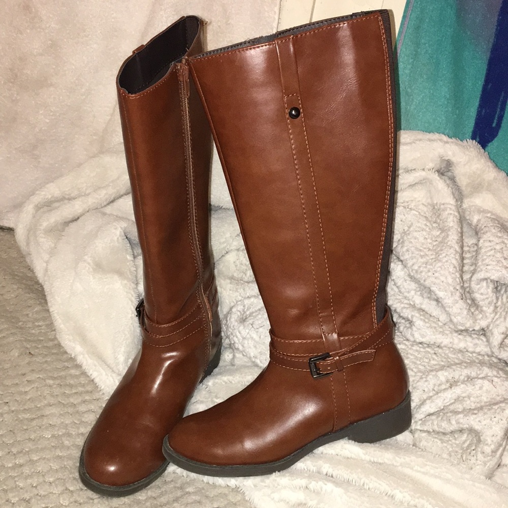 American Eagle 🦅 brown leather boots.
